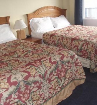Empress Inn and Suites by Elevate Rooms 4